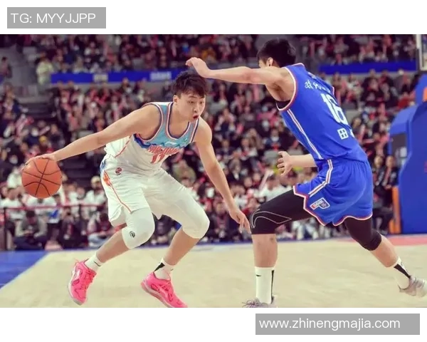 齐麟的崛起与挑战：从新星到篮球赛场的闪耀之路